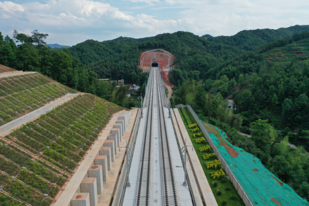 赣深高铁标杆车图片